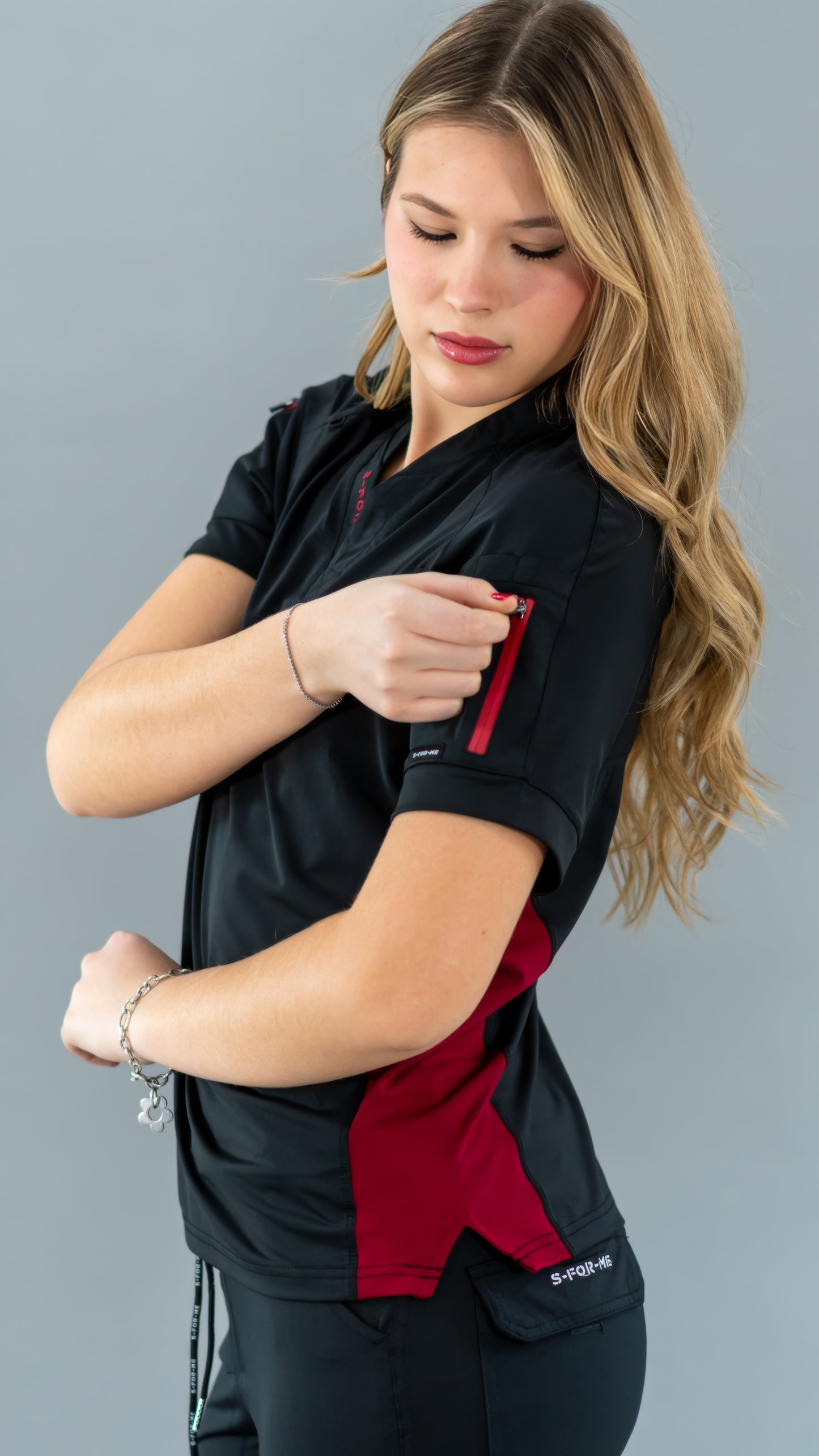 Unisex Relaxed Top 905 Black/Burgundy, Super Stretch Scrubs