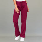Vista frontal del pantalón 502 quirúrgico mujer color bugambilia.